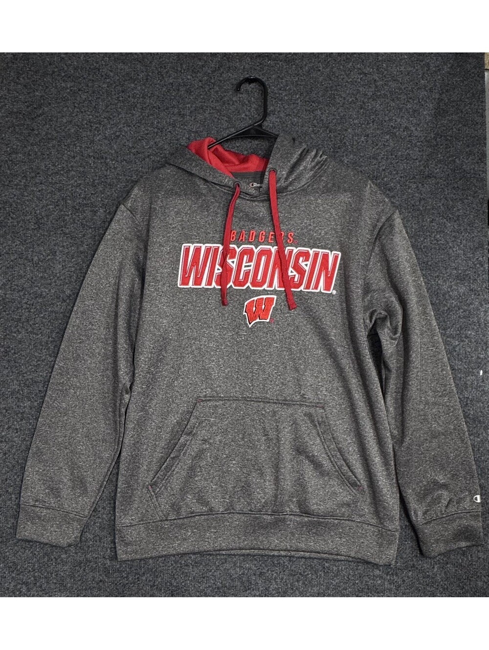 Wisconsin Badgers Hoodie Mens Size M Pullover NCAA College Football Sweatshirt